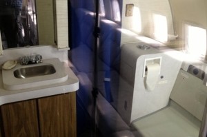 o-AIR-FORCE-ONE-BATHROOM-facebook